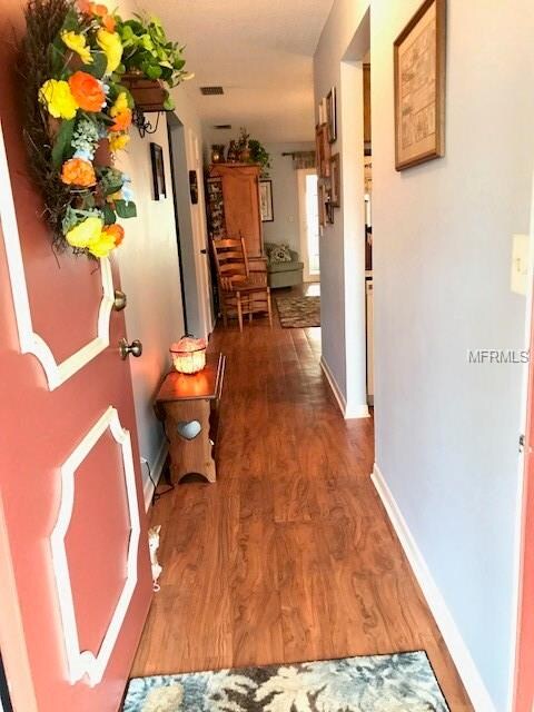Foyer - kitchen on right, hallbath and 2nd bedroom