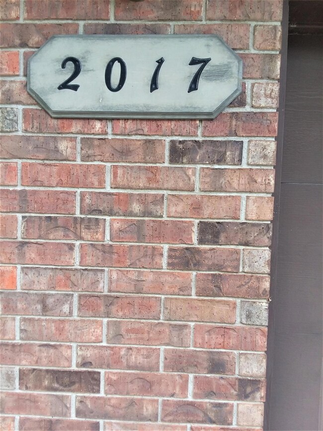 2017 S Hedgewood Dr, Bolivar, MO 65613 - photo 2