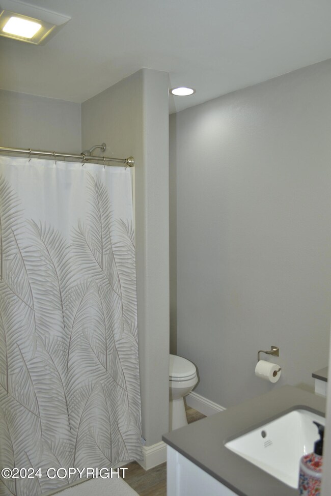 38.Full Hall Bath