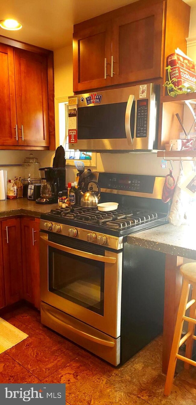 4562 Baker St, Philadelphia, PA 19127 - photo 7