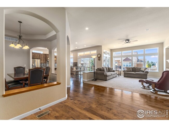 Come In To Beautiful Hardwood Flooring, Lots Of Natural Light & Open Living Space.