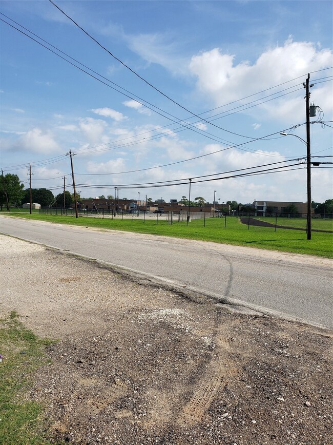 5220 1/2 Bennington St, Houston, TX 77028 - photo 7