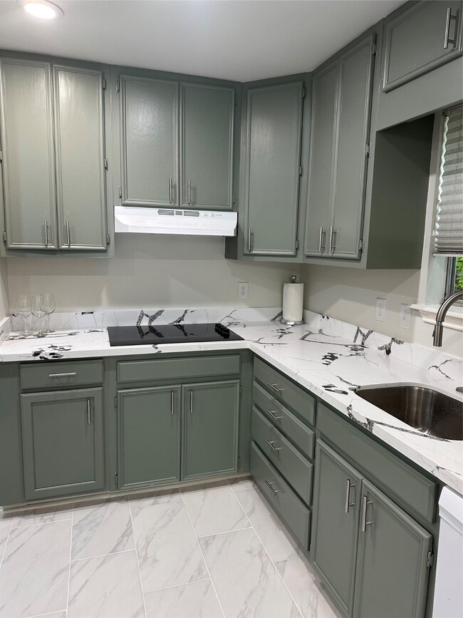 Recently updated kitchen with 30' electric cooktop