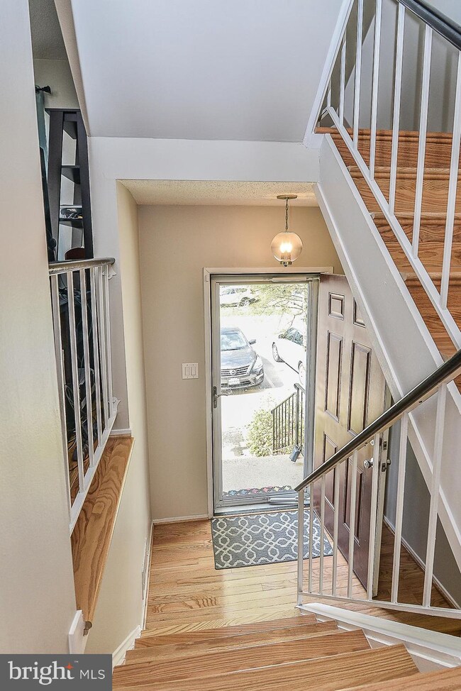 2343 Hunters Square Ct, Reston, VA 20191 - photo 2