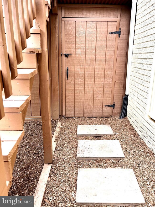 9102 Wood Pointe Way, Fairfax Station, VA 22039 - photo 4