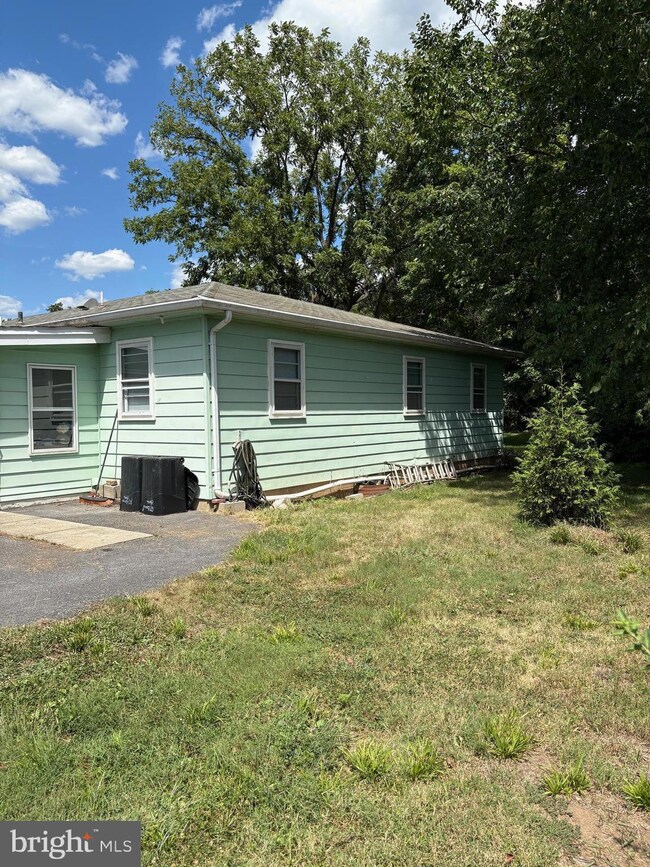 127 Beans Ln, Moorefield, WV 26836 - photo 5