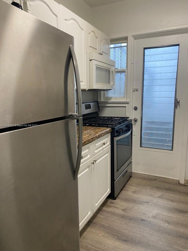 6805 Abbott Ave unit 7, Miami Beach, FL 33141 - photo 3