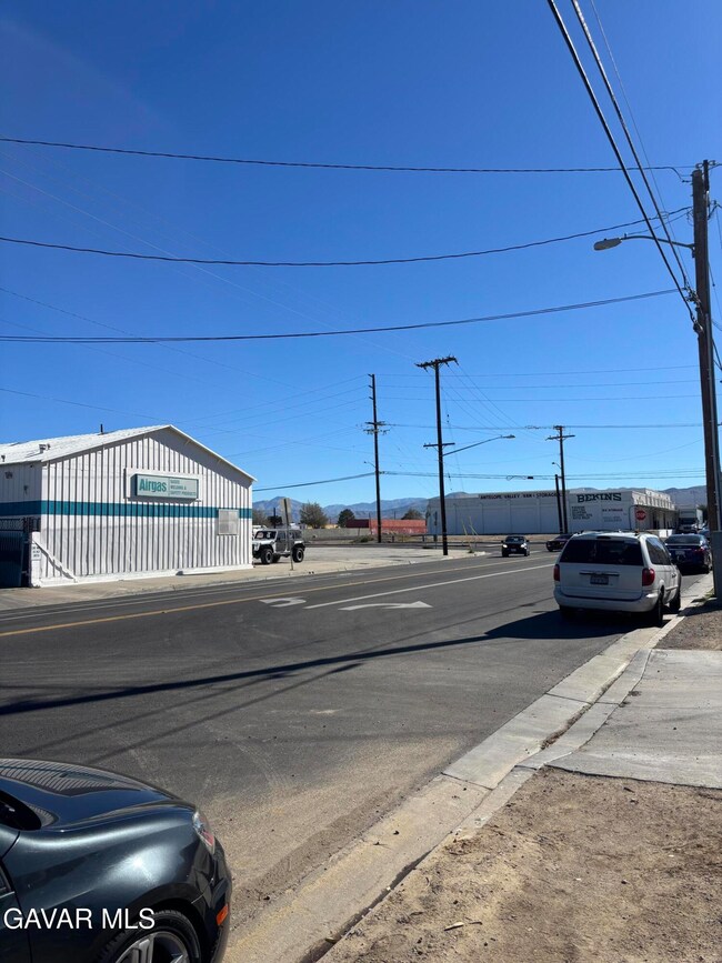 000 6th St E, Palmdale, CA 93550 - photo 6