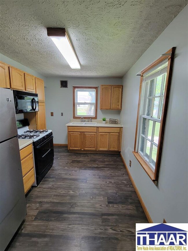 60 8th St NE, Linton, IN 47441 - photo 3