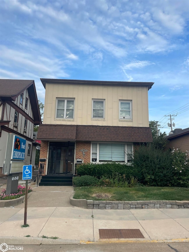 120 S Main St, Fairfield, IA 52556 - photo 2