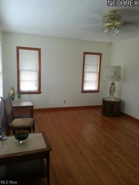 Beautiful hardwood floor in this Living room!