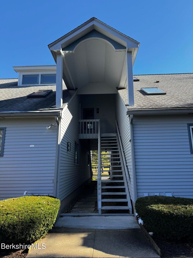 Unit Entry from Stairs