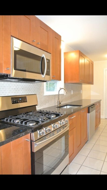 16 Edgecliff Rd unit 2, Watertown, MA 02472 - photo 2