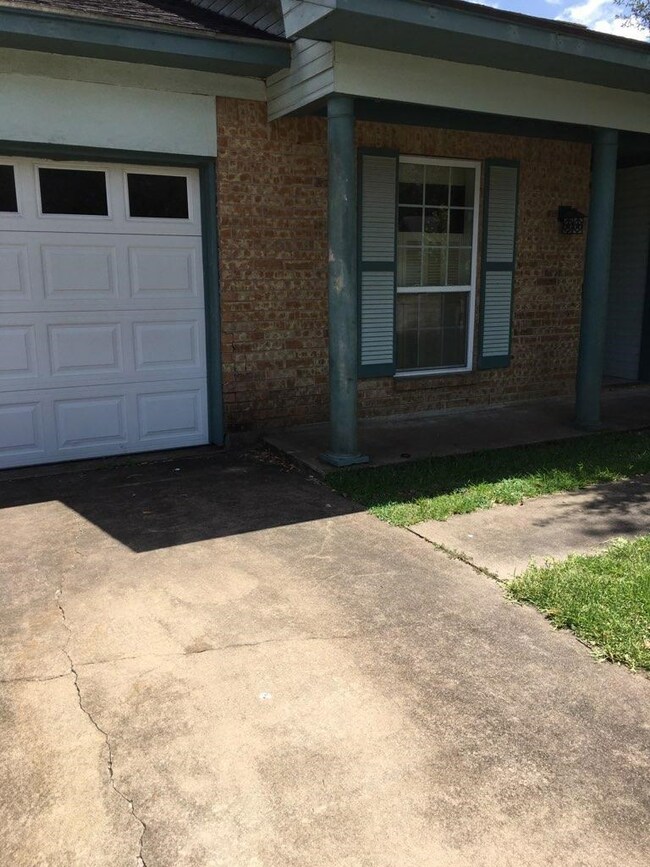 3100 El Camino St, Bay City, TX 77414 - photo 2