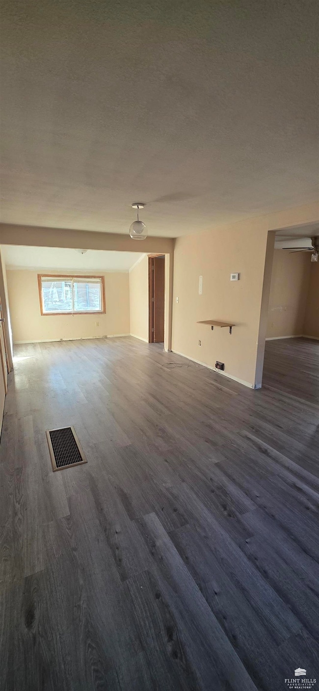 606 Oak St, Wamego, KS 66547 - photo 5