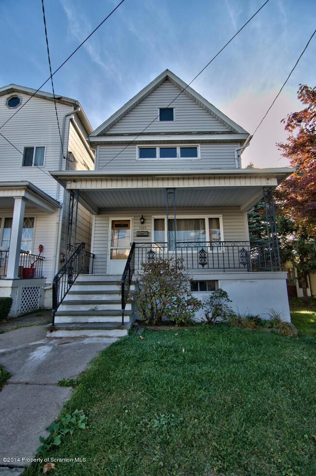 1307 Dartmouth St, Scranton, PA 18504 - photo 3