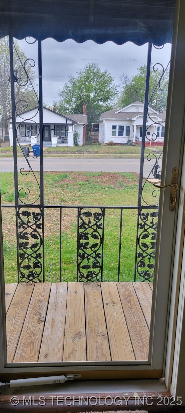 Nice glass storm door.