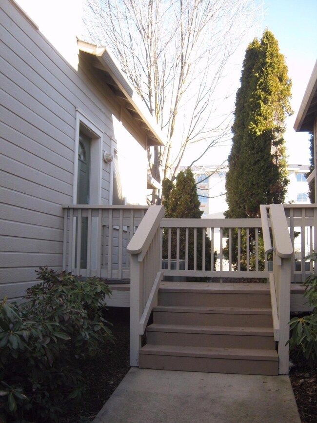 1237 Springbrook Rd, Medford, OR 97504 - photo 2