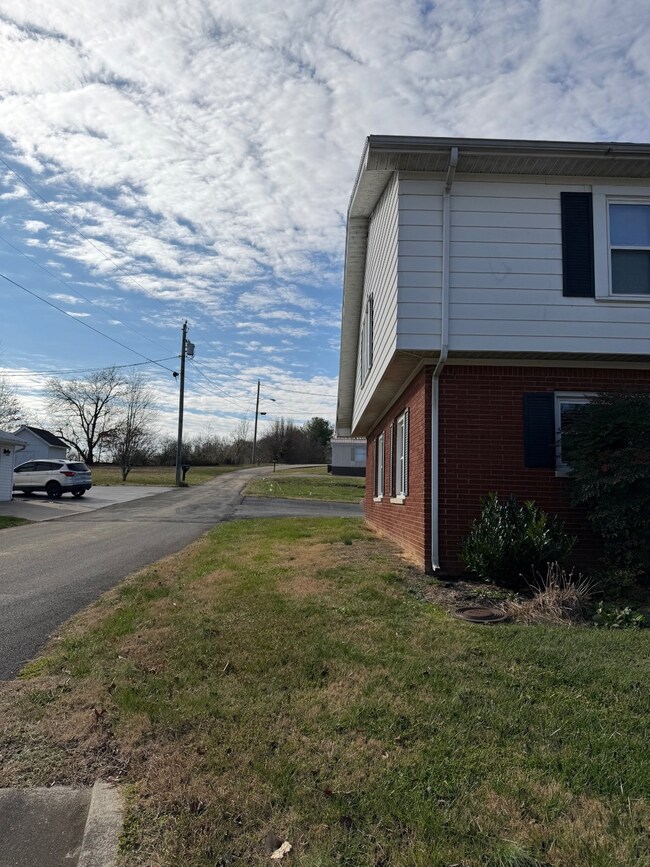 655 N Main St, Jamestown, KY 42629 - photo 3