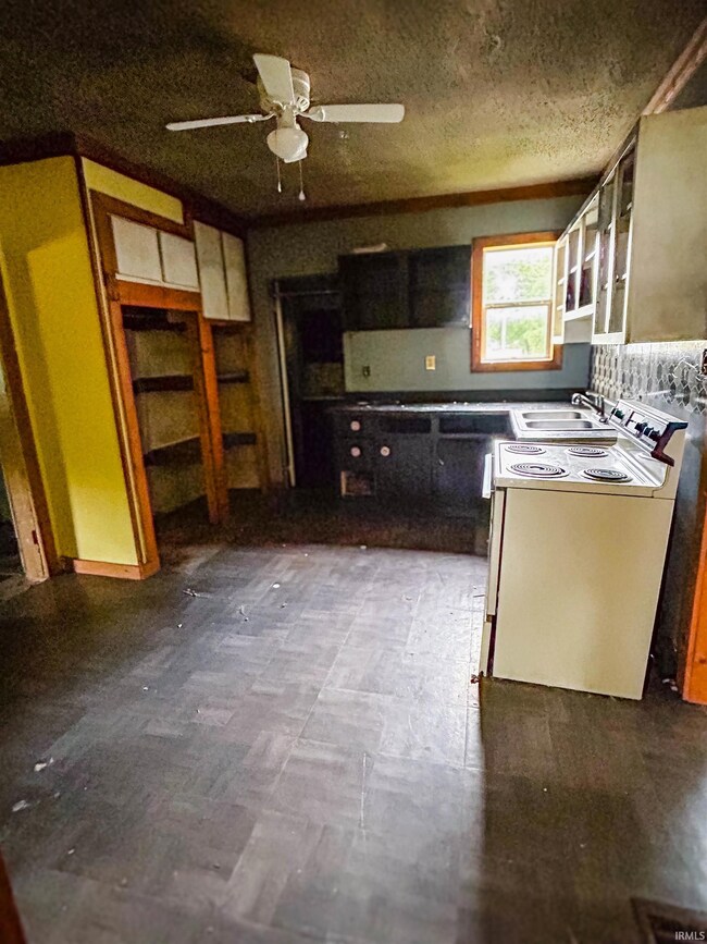 73 N Thorne St, Wabash, IN 46992 - photo 2