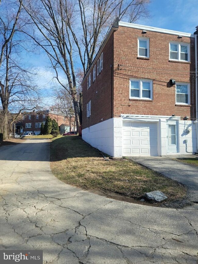 1300 Powell Rd, Brookhaven, PA 19015 - photo 4