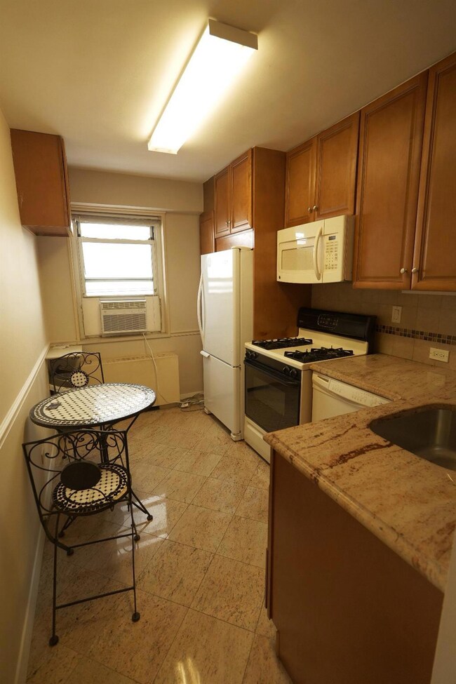 72-35 112th St unit 12B, Forest Hills, NY 11375 - photo 6