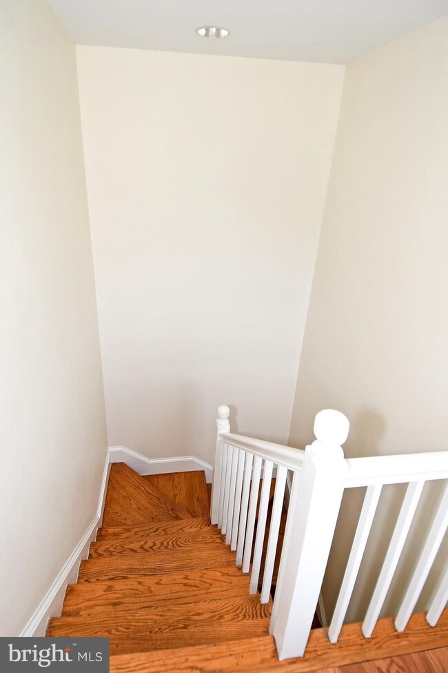 1365 Wisconsin Ave NW unit TOP FLOOR, Washington, DC 20007 - photo 5