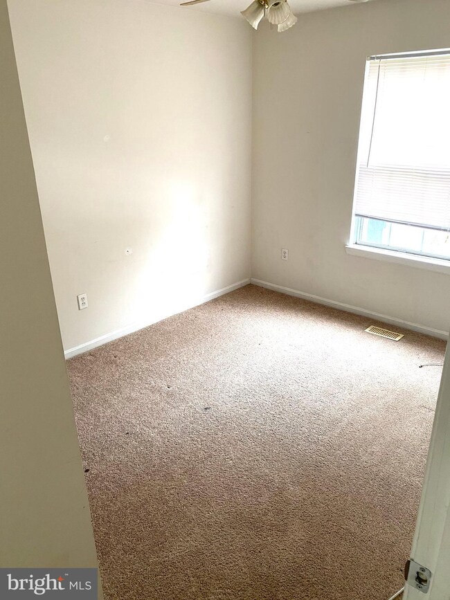 8014 Upperfield Ct, Owings Mills, MD 21117 - photo 7