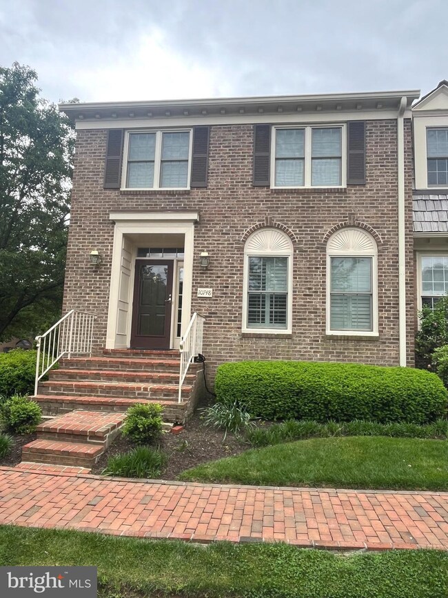 10748 Brewer House Rd, Rockville, MD 20852 - photo 2