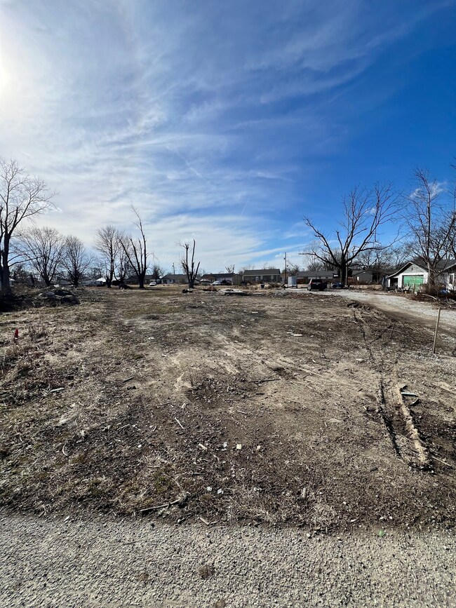 150 S Railroad St, Whiteland, IN 46184 - photo 2