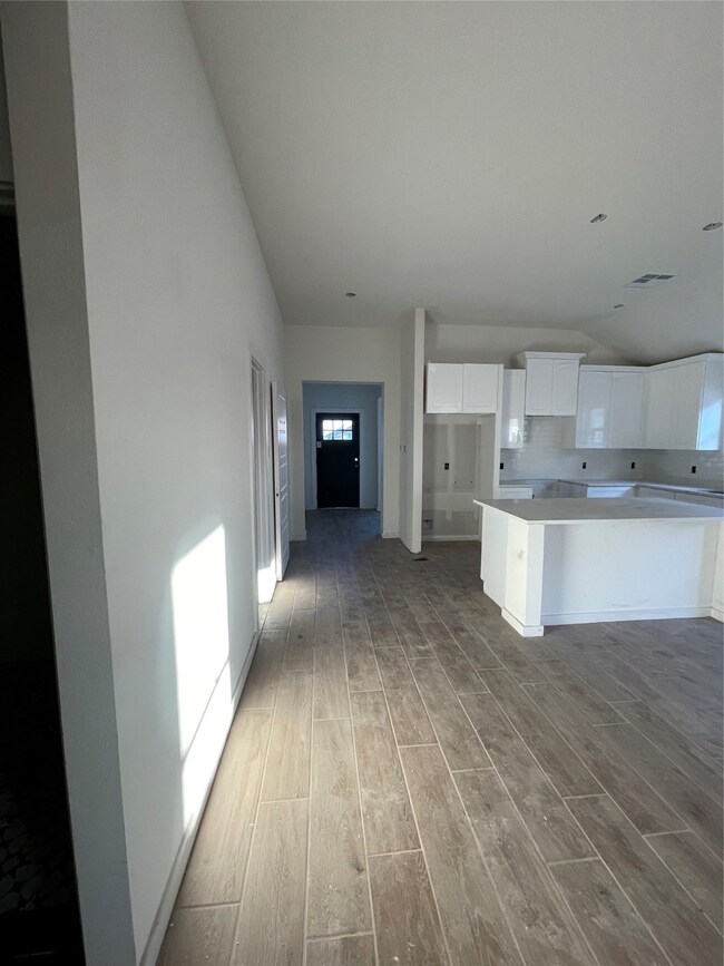 3130 Emerald Hills Dr, Angleton, TX 77515 - photo 5