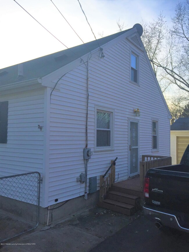 5208 Balzer St, Lansing, MI 48911 - photo 6