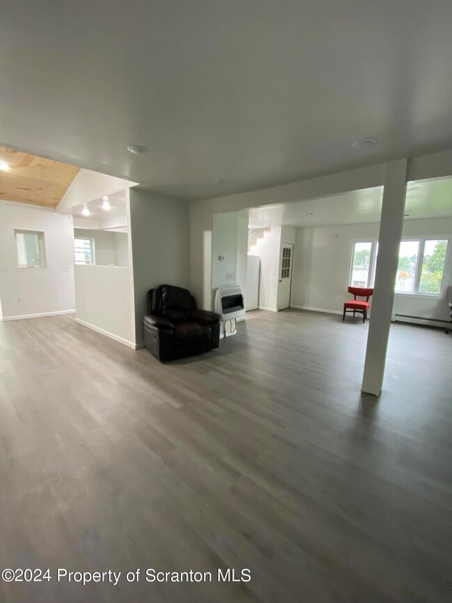 307 Geraldine Ct, Scranton, PA 18504 - photo 4