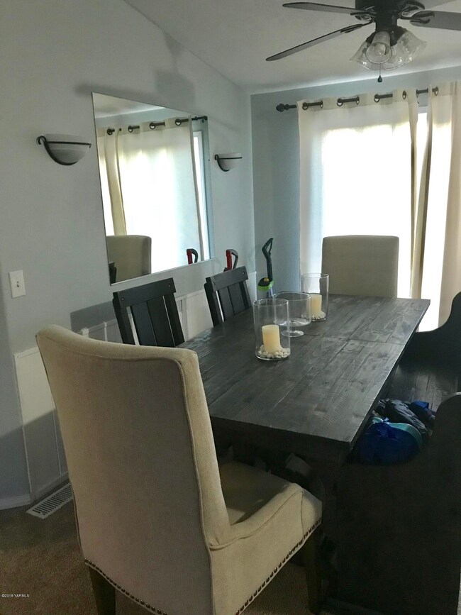 6004 Crestfields kitchen 2
