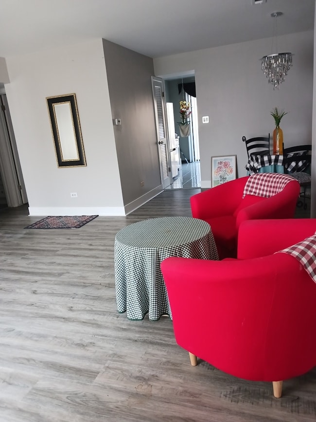 9330 Hamilton Ct unit E, Des Plaines, IL 60016 - photo 4