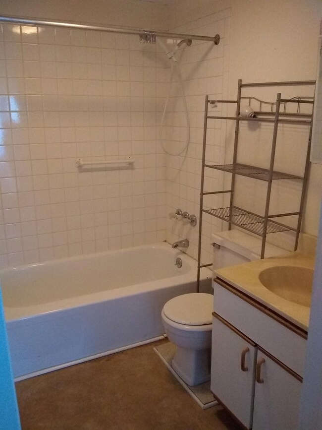 32 S Main St unit 4, Chester, VT 05143 - photo 4