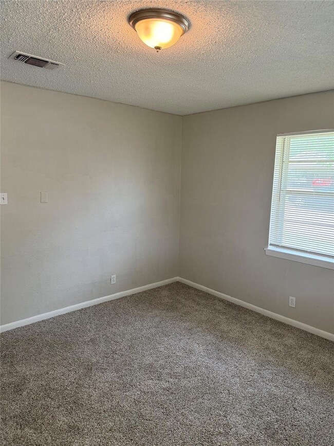 301 Ross Ave, Denison, TX 75020 - photo 6