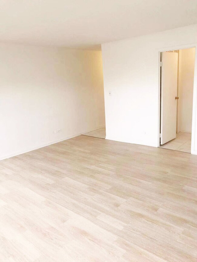 Granville Beach Condominiums unit 807, Chicago, IL 60660 - photo 3