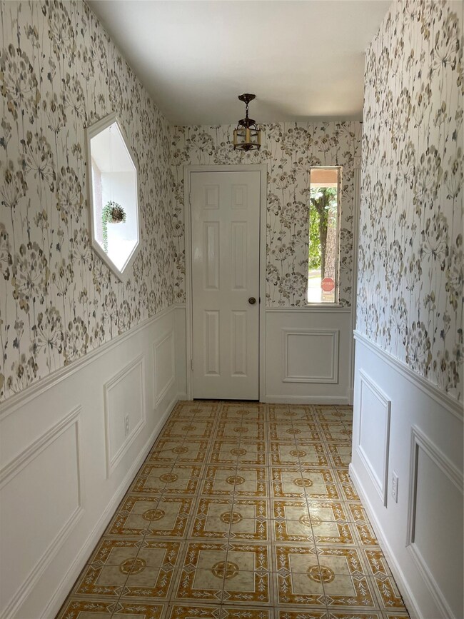 Entry hall into the Livingroom. Lots of natural li