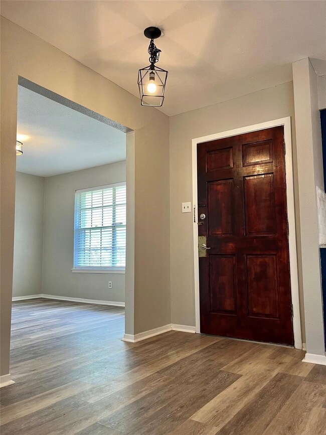 816 Barkley St, Houston, TX 77022 - photo 2