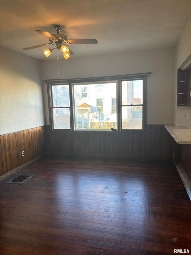 1711 Washington St unit 2, Davenport, IA 52804 - photo 3