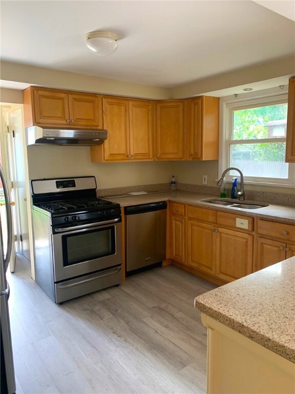 654 East Ave, Pawtucket, RI 02860 - photo 4