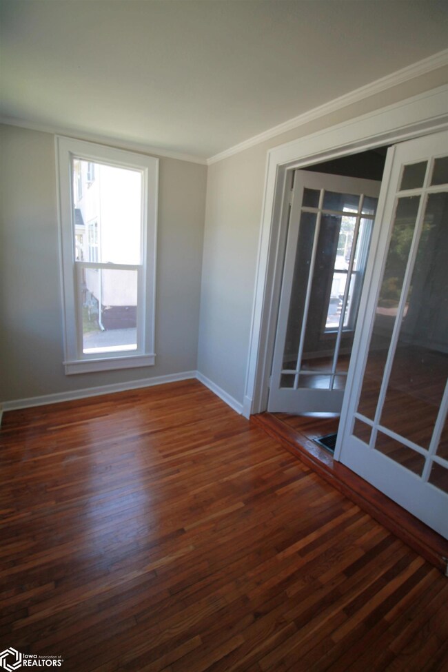 102 E Sheridan Ave, Shenandoah, IA 51601 - photo 3