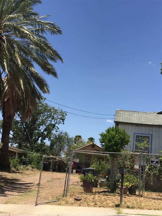 406 Okane St, Laredo, TX 78040 - photo 2