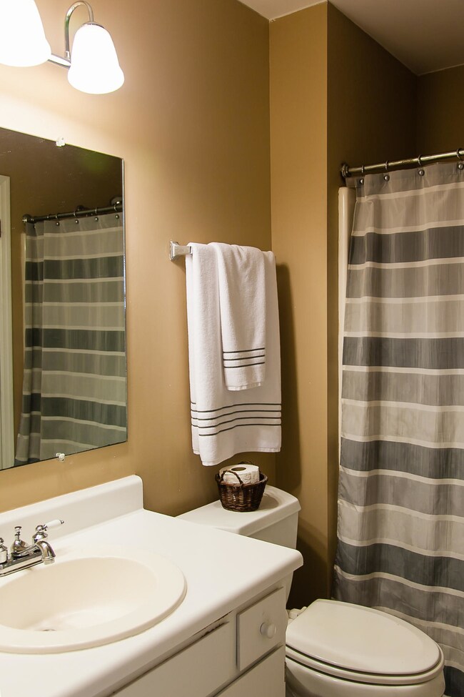1733 Deerpath Drive-14