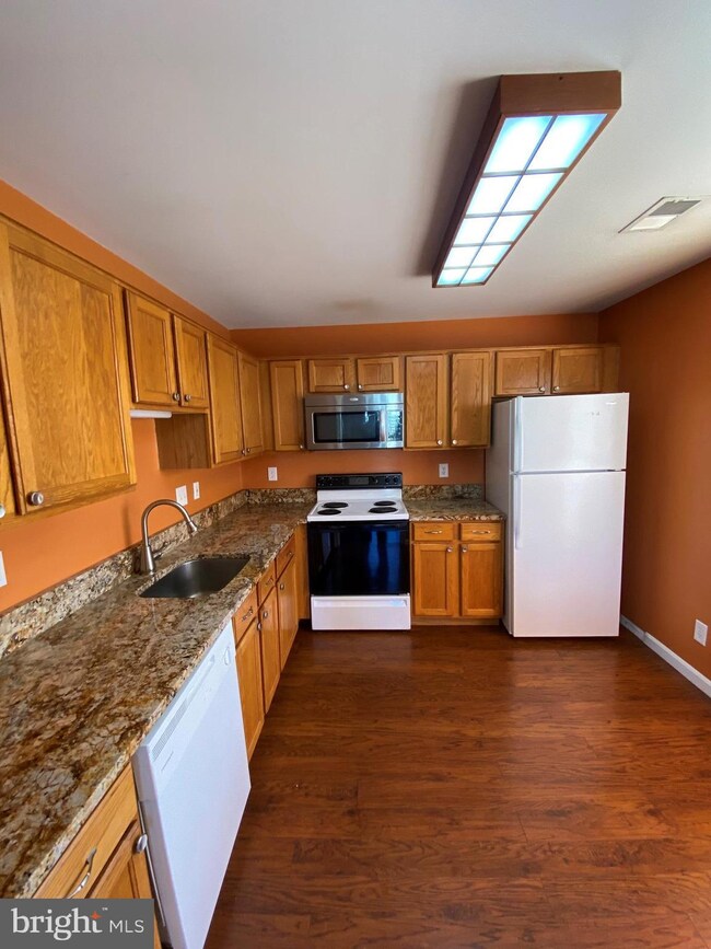 8214 Winstead Place unit 204, Manassas, VA 20109 - photo 7