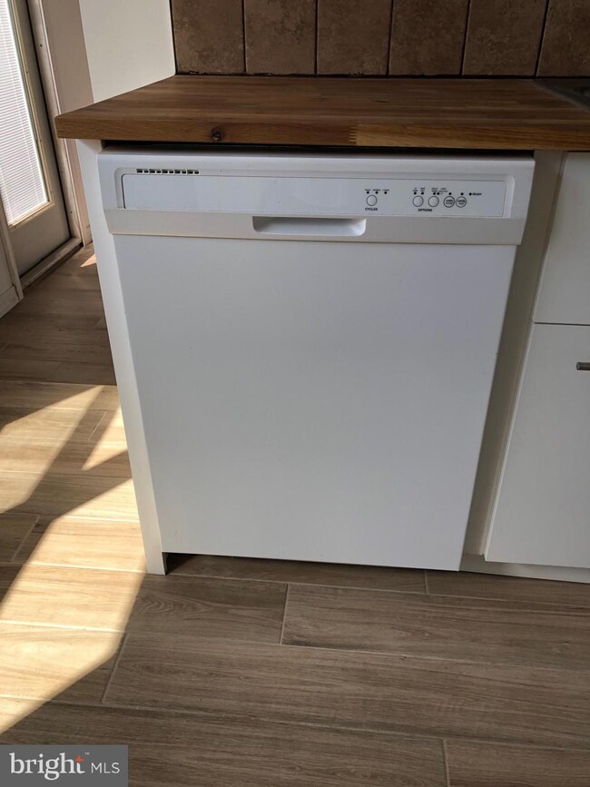 107 Cedar Rd, Wallingford, PA 19086 - photo 6