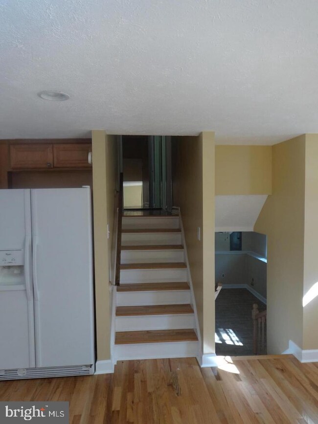 7602 Surry Grove Ct, Lorton, VA 22079 - photo 4