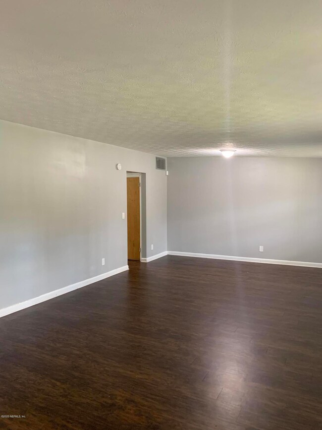 7144 Hanson Dr N, Jacksonville, FL 32210 - photo 5