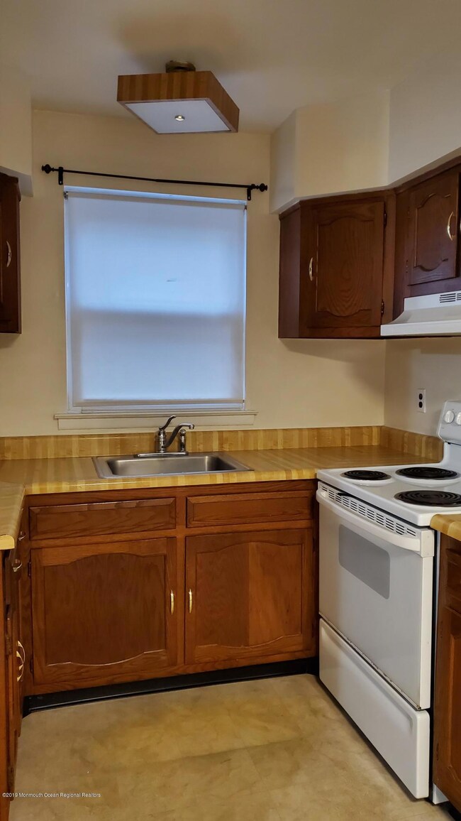 2D Greenleaf Ct unit 51, Whiting, NJ 08759 - photo 5